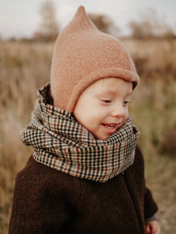 Naturaalse lambavillaga müts