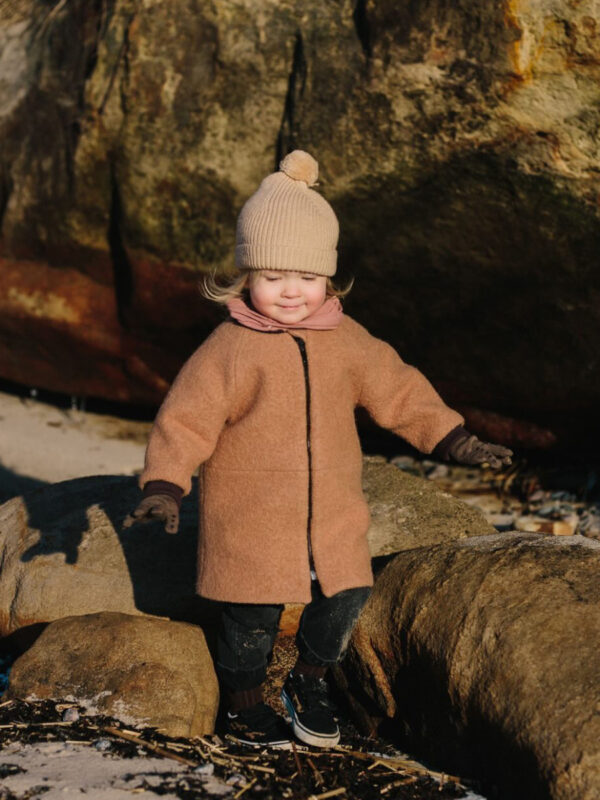 Naturaalse lambavillaga mantel